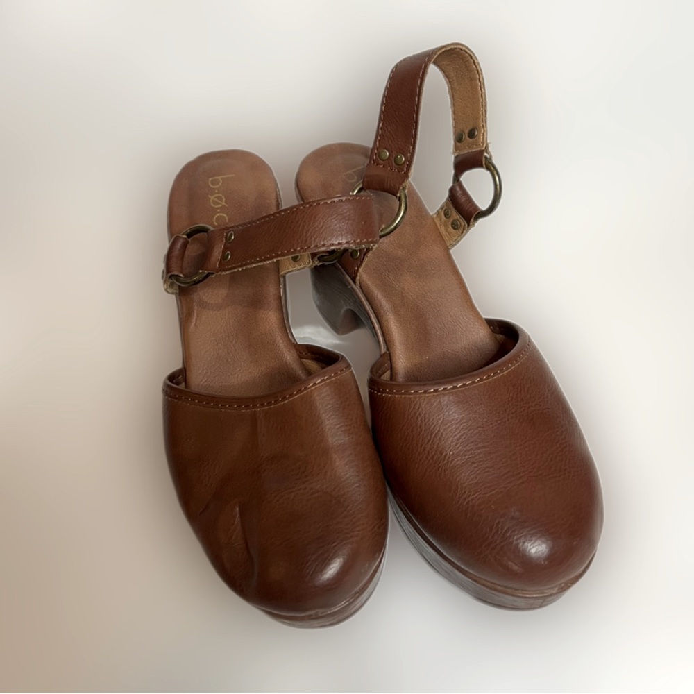 Brown clogs ✨